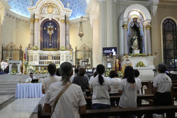 Devotees pray during a mass for the late Pope Francis at the Cubao Cathedral in Quezon city, Philippines Monday, April 21, 2025. (AP Photo/Aaron Favila)
