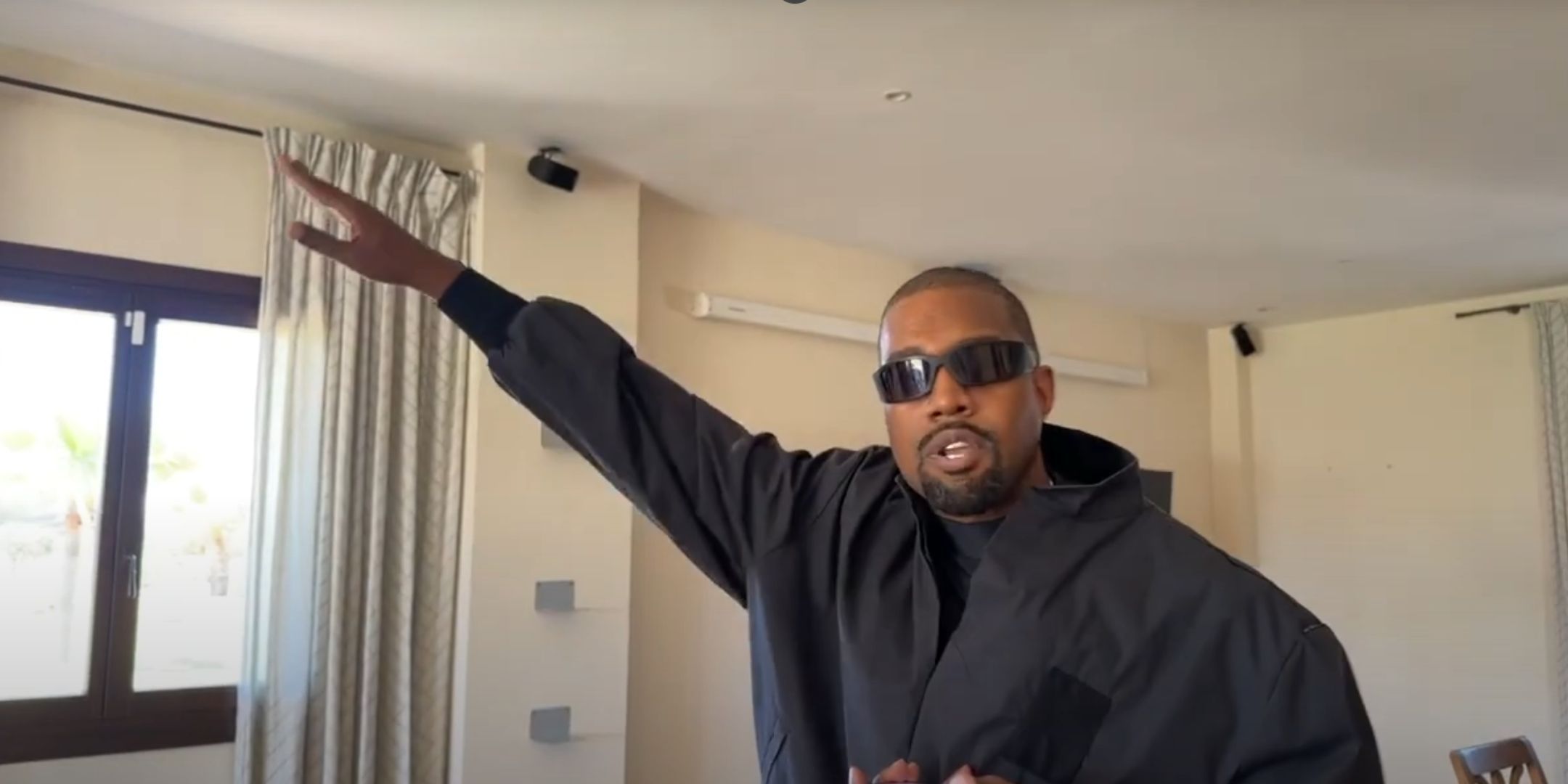 Kanye West performing a Nazi salute on stream